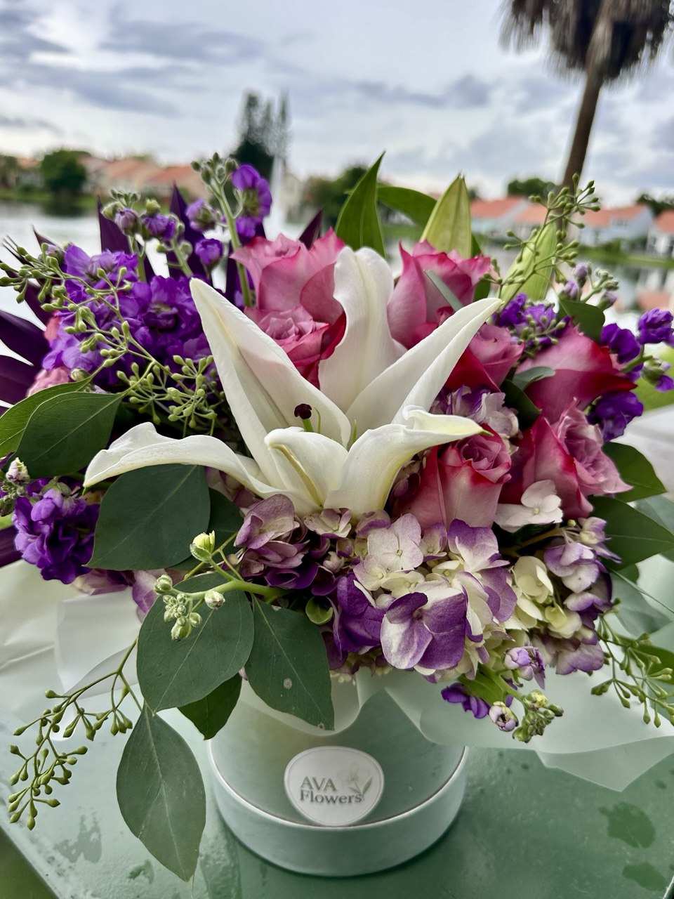 Flower arrangement "Uliana Hat Box" (includes hatbox)