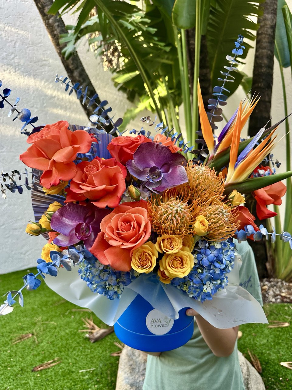 Flower arrangement "Sunset Glow" (includes hatbox)