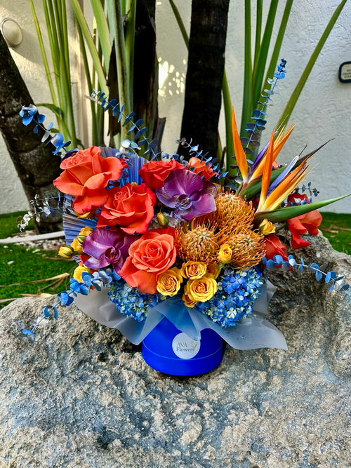 Flower arrangement "Sunset Glow" (includes hatbox)