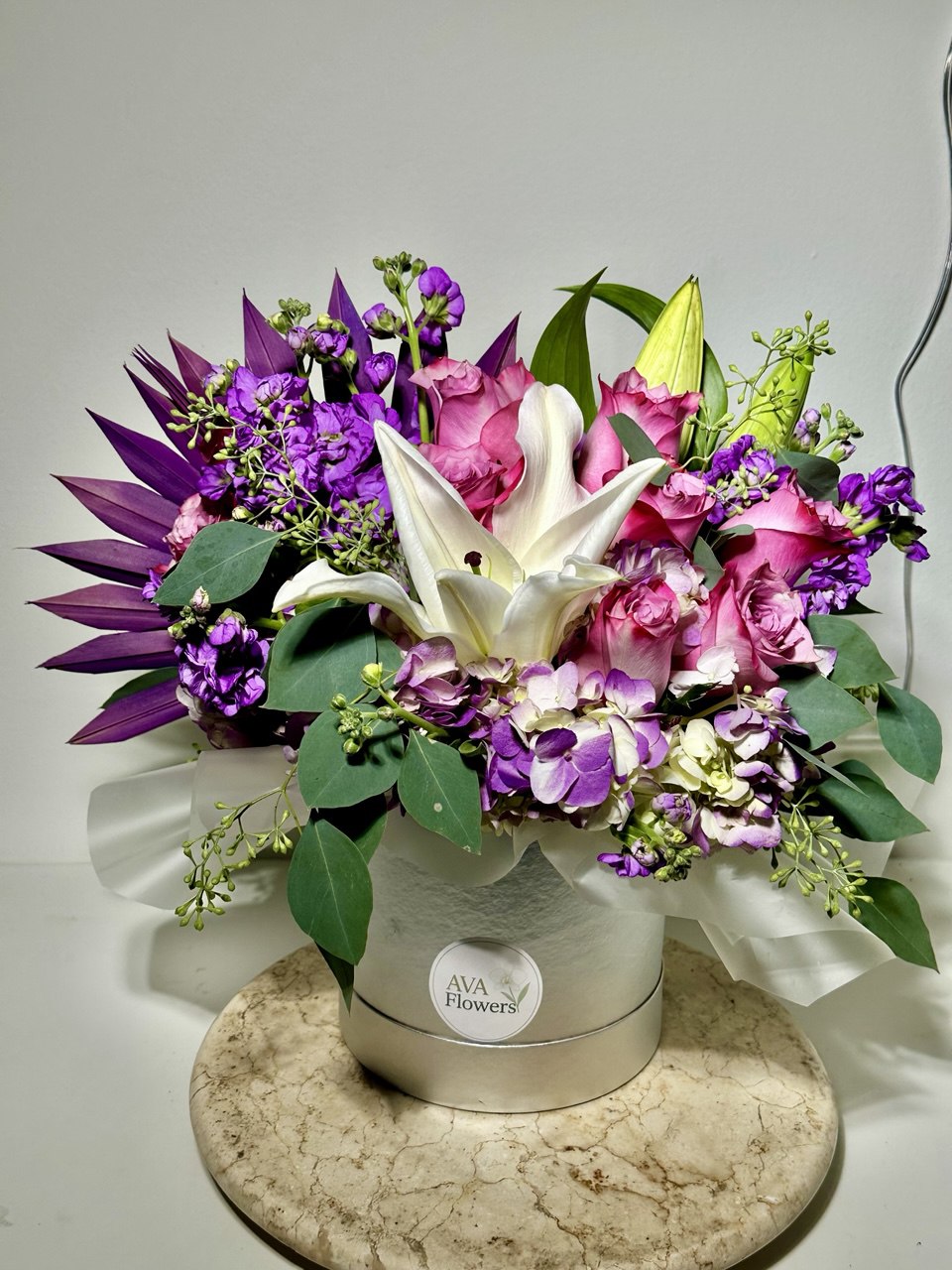 Flower arrangement "Uliana Hat Box" (includes hatbox)